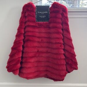 NEW Beautiful Tahari Red Faux Fur Tree Skirt